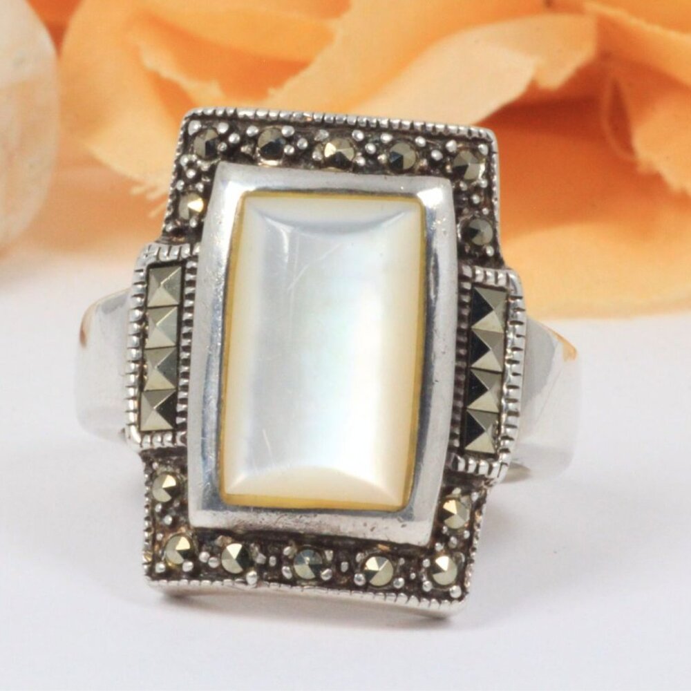 925 Sterling Silver Mother of Pearl & Marcasite Cocktail Dinner Ring Size 9.25